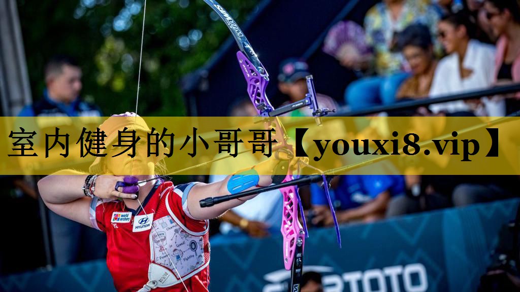 室内健身的小哥哥